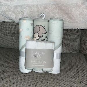 Le Top Bébé 6-Piece Bath Set with Gray Accents